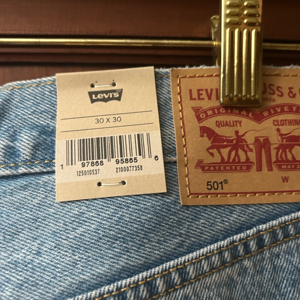 Levi's women’s Blue Jeans with Silver Stripes - Picture 4 of 6